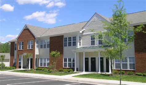 chester village green townhomes website.
